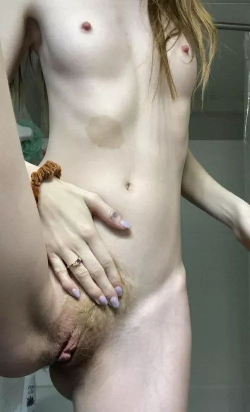 any volunteers to eat my pussy?