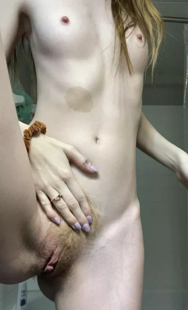 any volunteers to eat my pussy?