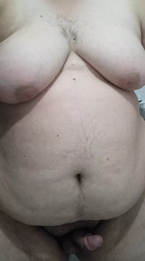 Are you a girl who likes moobs and big bellys? Let me know 😊 dm open