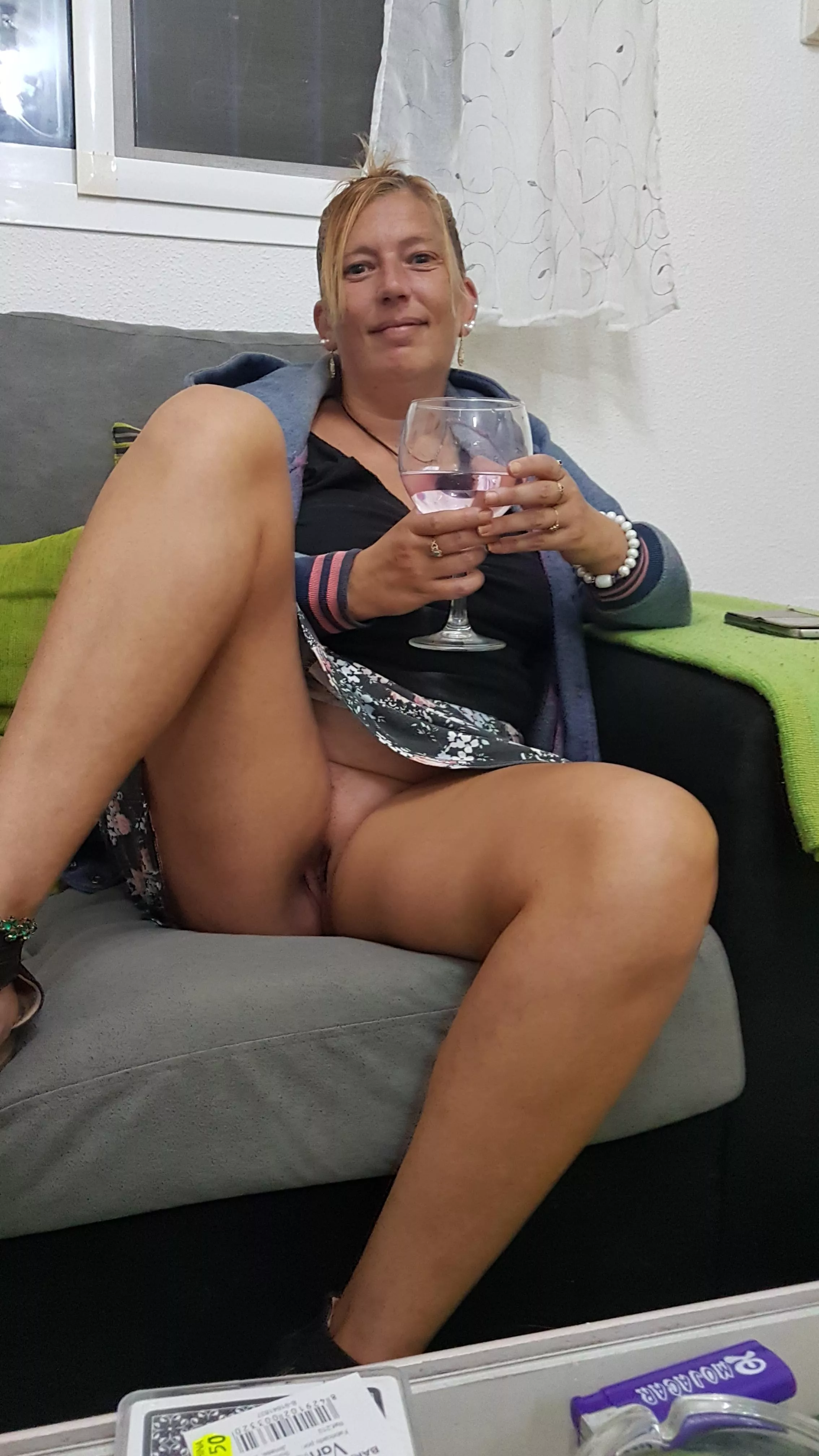 At a friends house for drinks... and dared to show i had no panties on!... drinks kind of have that effect on me 🤣