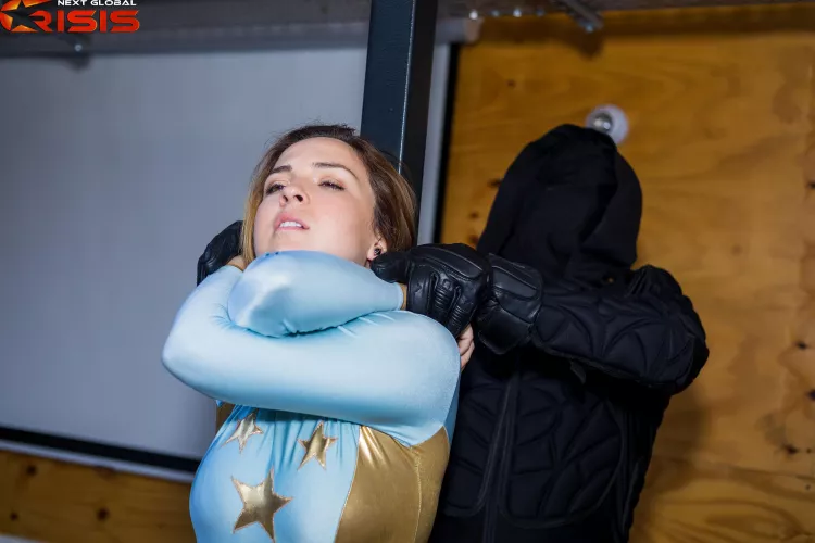 Celestia choked out with her own arms