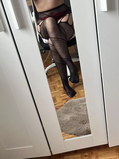 Do you like my fishnet tights 😘