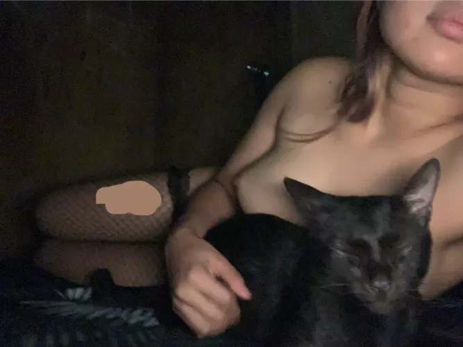 [f] 21, with my kitty cat 🐈‍⬛