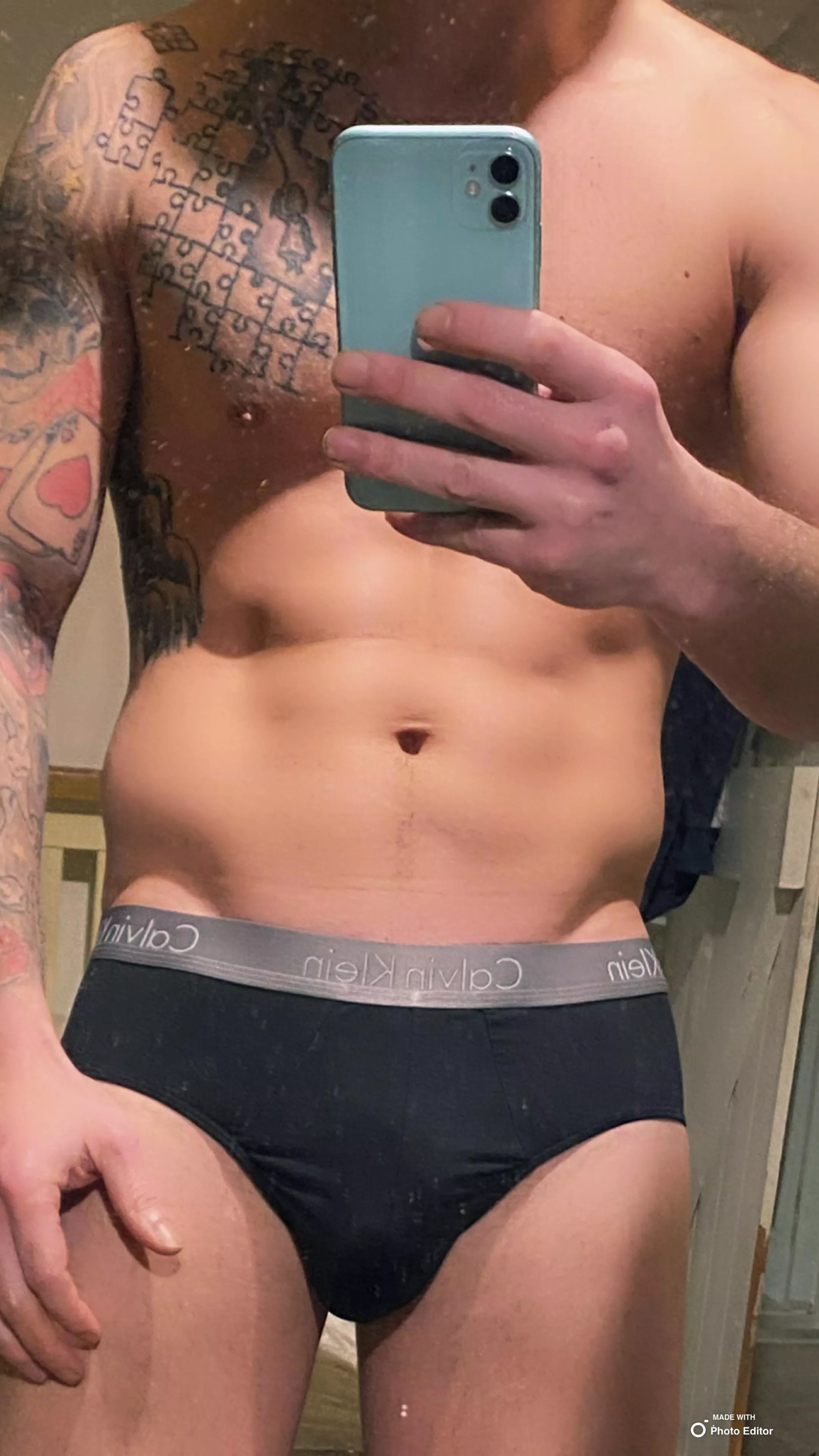 Fuck me if I’m wrong but dinosaurs still exist right? 🦖😈