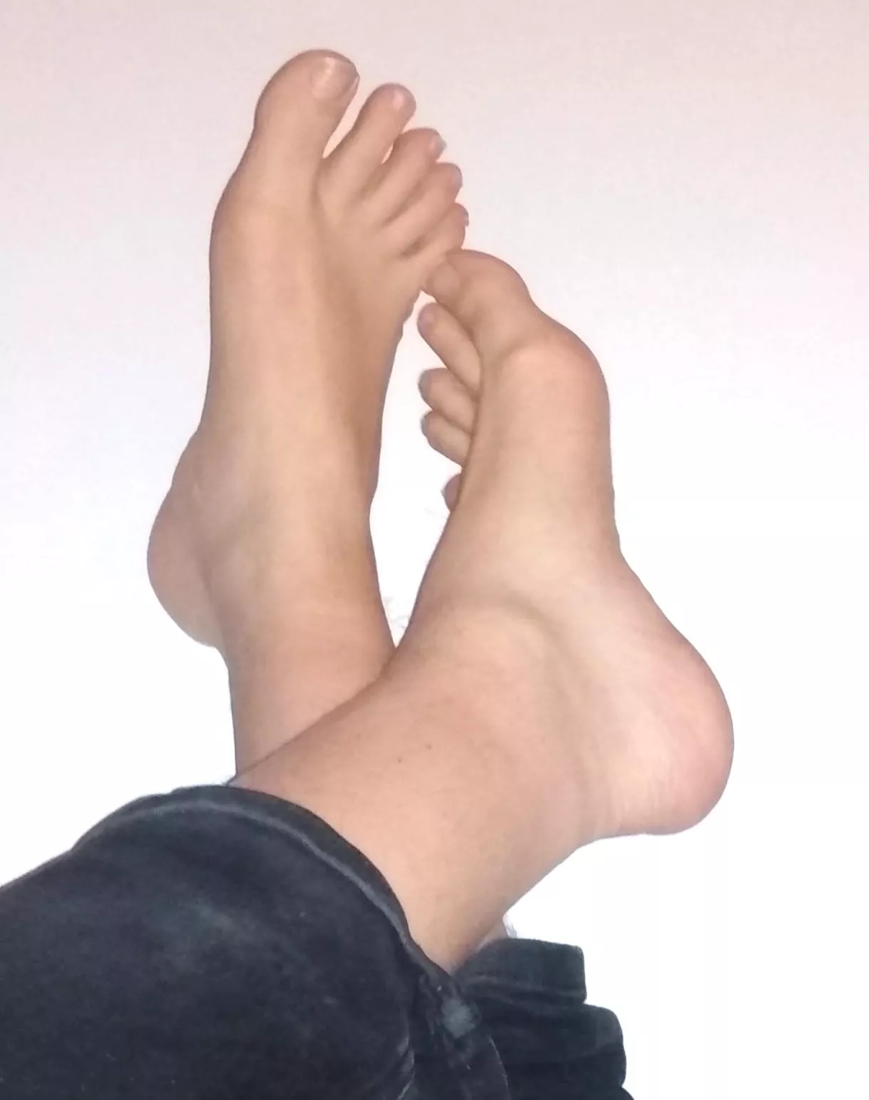 guys with ticklish feet that need ticklin