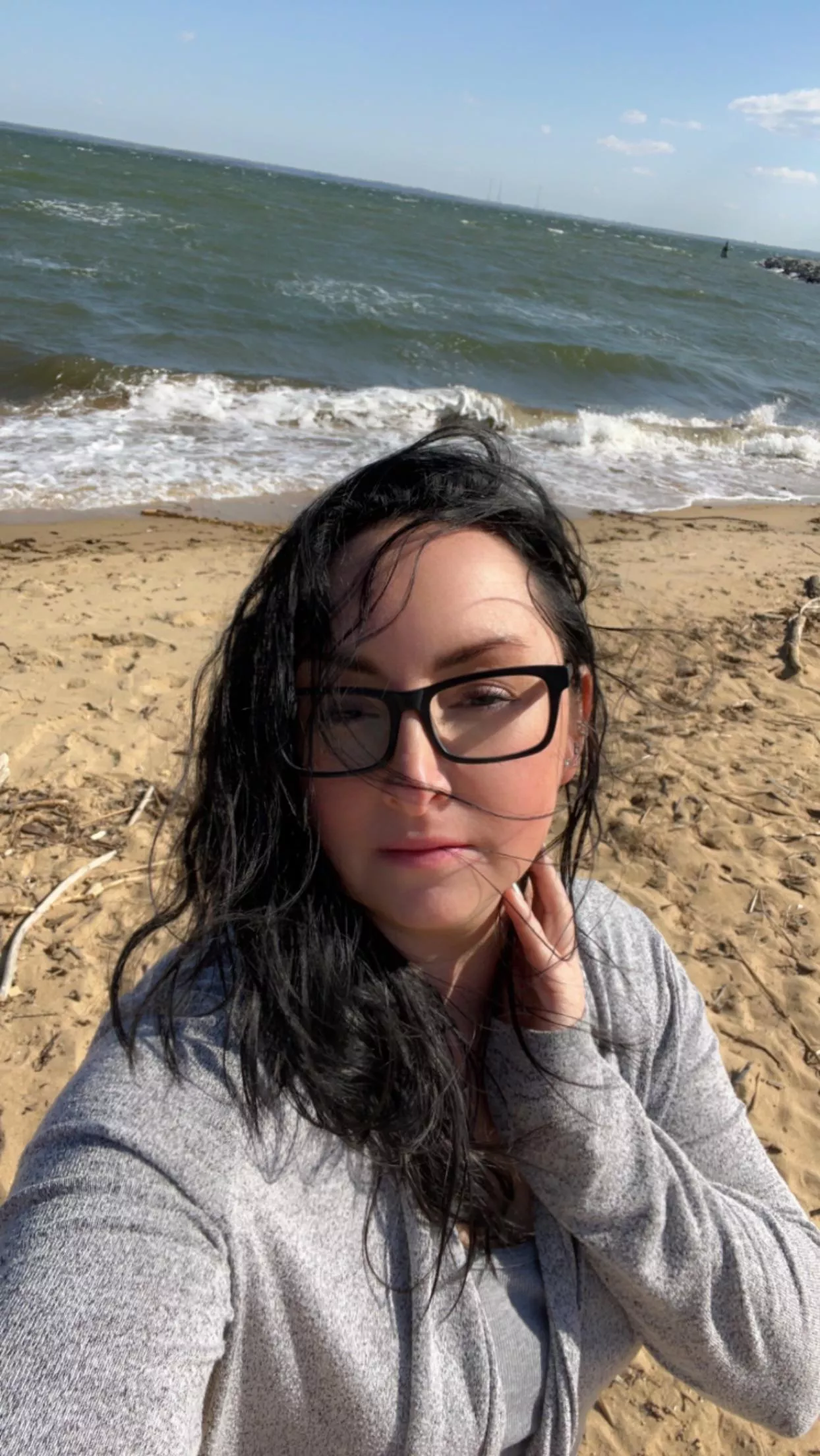 Happy Beautiful Sunday babes 💋 enjoying my view…would love to get my ass banged on this beach 😘