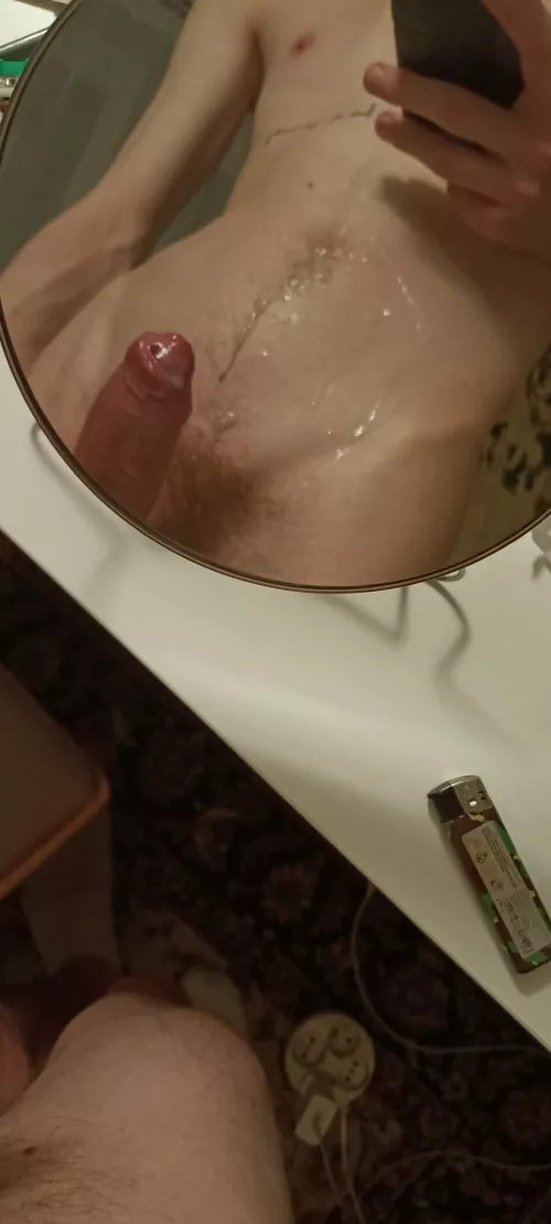 Hey, guys, anyone wants to lick?