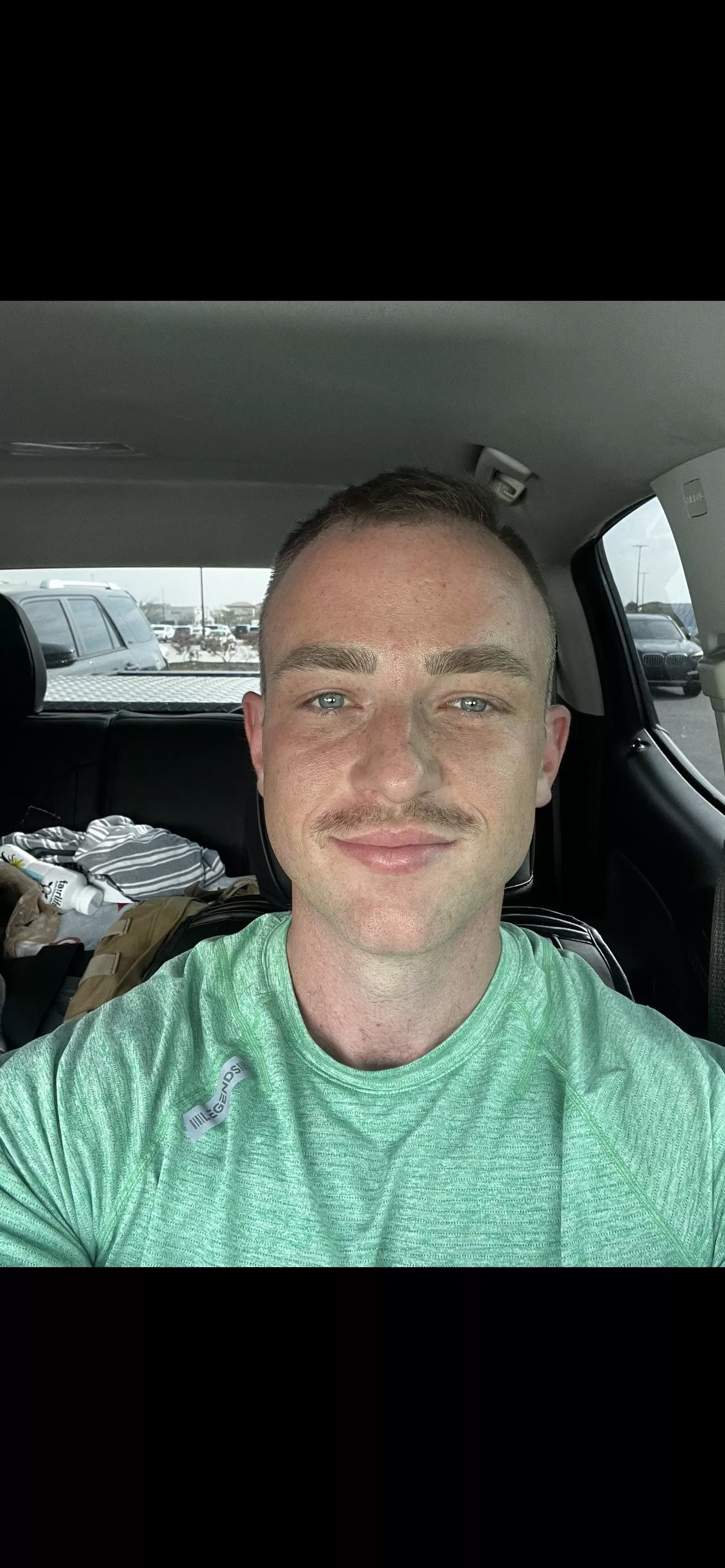 Hope everyone’s having an amazing weekend! Me prior to running the gate River run 😜😅