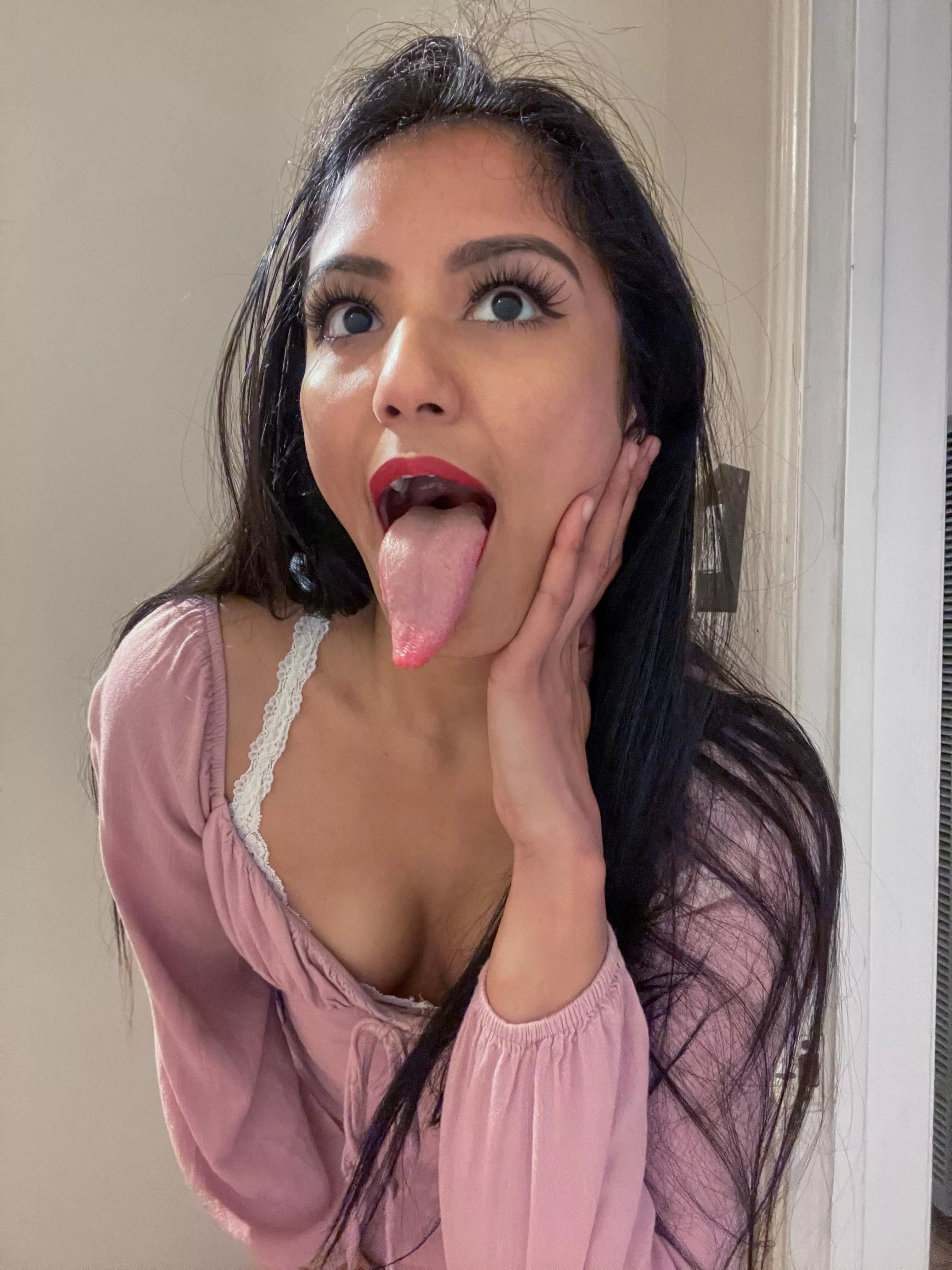 I can reach a lot of things with my tongue 😆😝