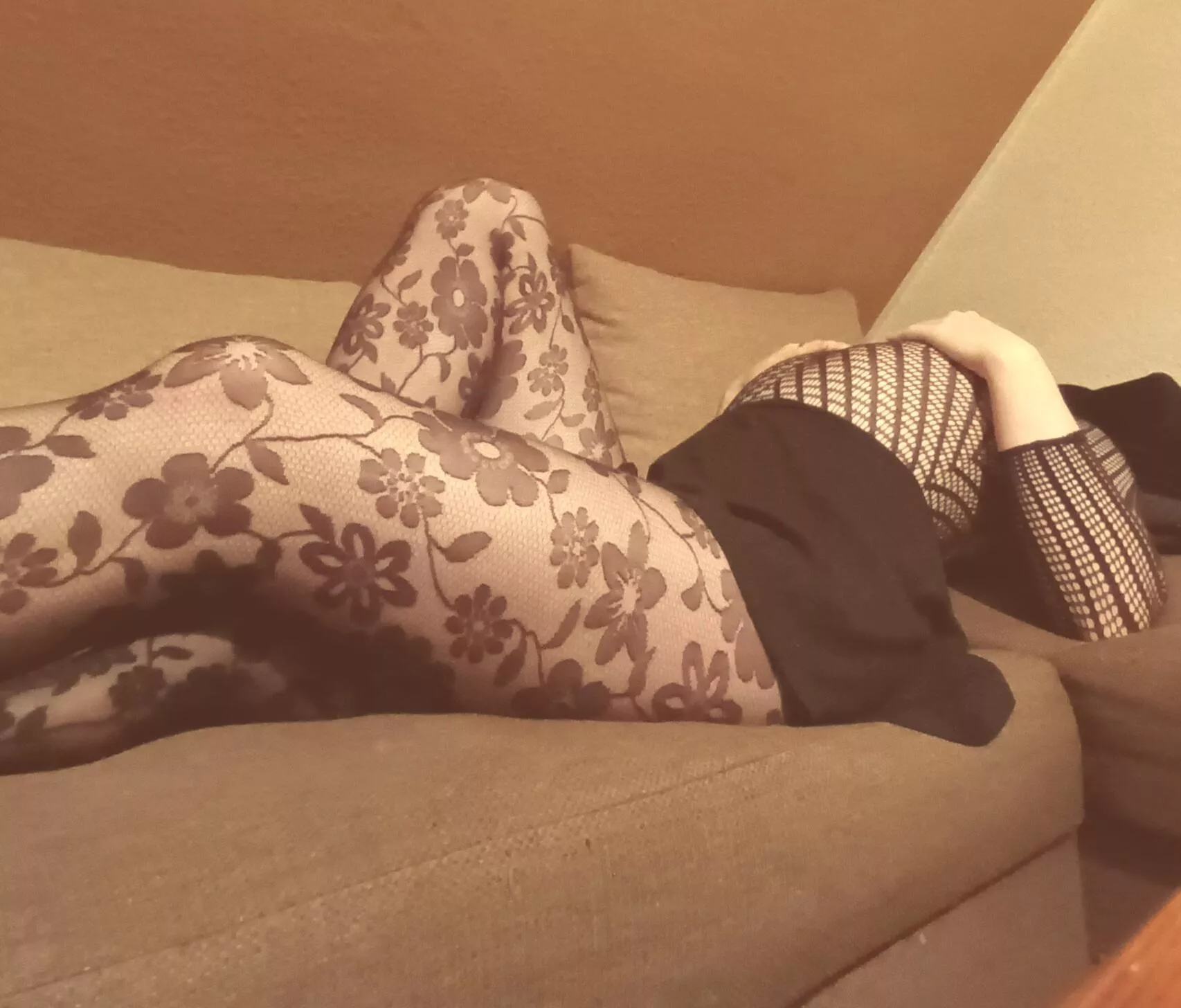 i hope someday i trust myself showing my make up face👉🏻👈🏻💕