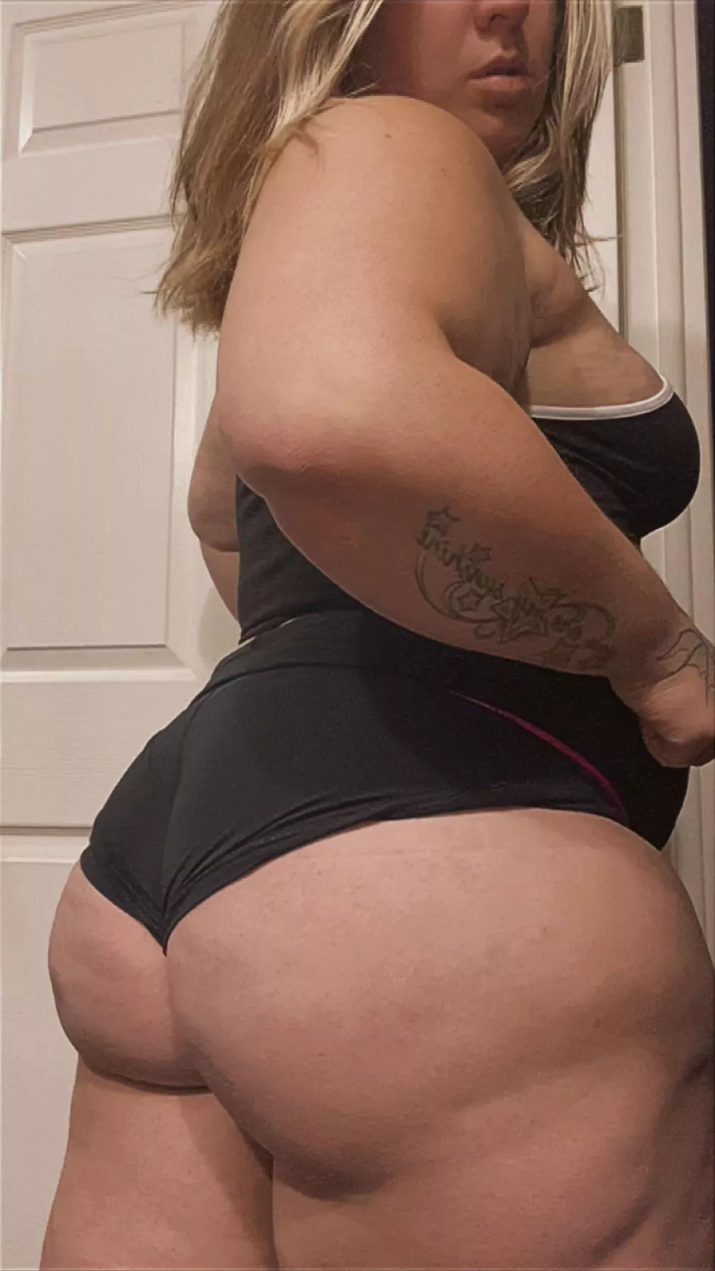 I hope you like your peaches juicy 🍑💦