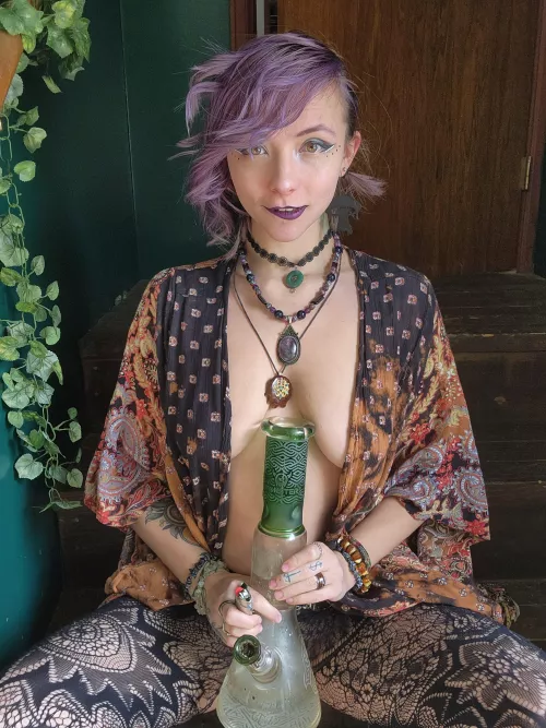 I just packed a bowl, who's smoking with ne?