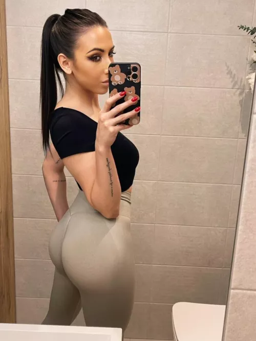 I like my grey leggings