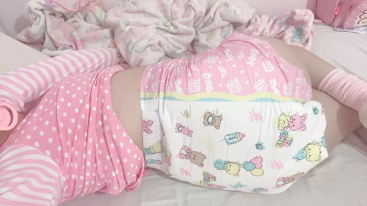 i love it when my diaper matches my outfit! 🎀🍼 18+ altmodel