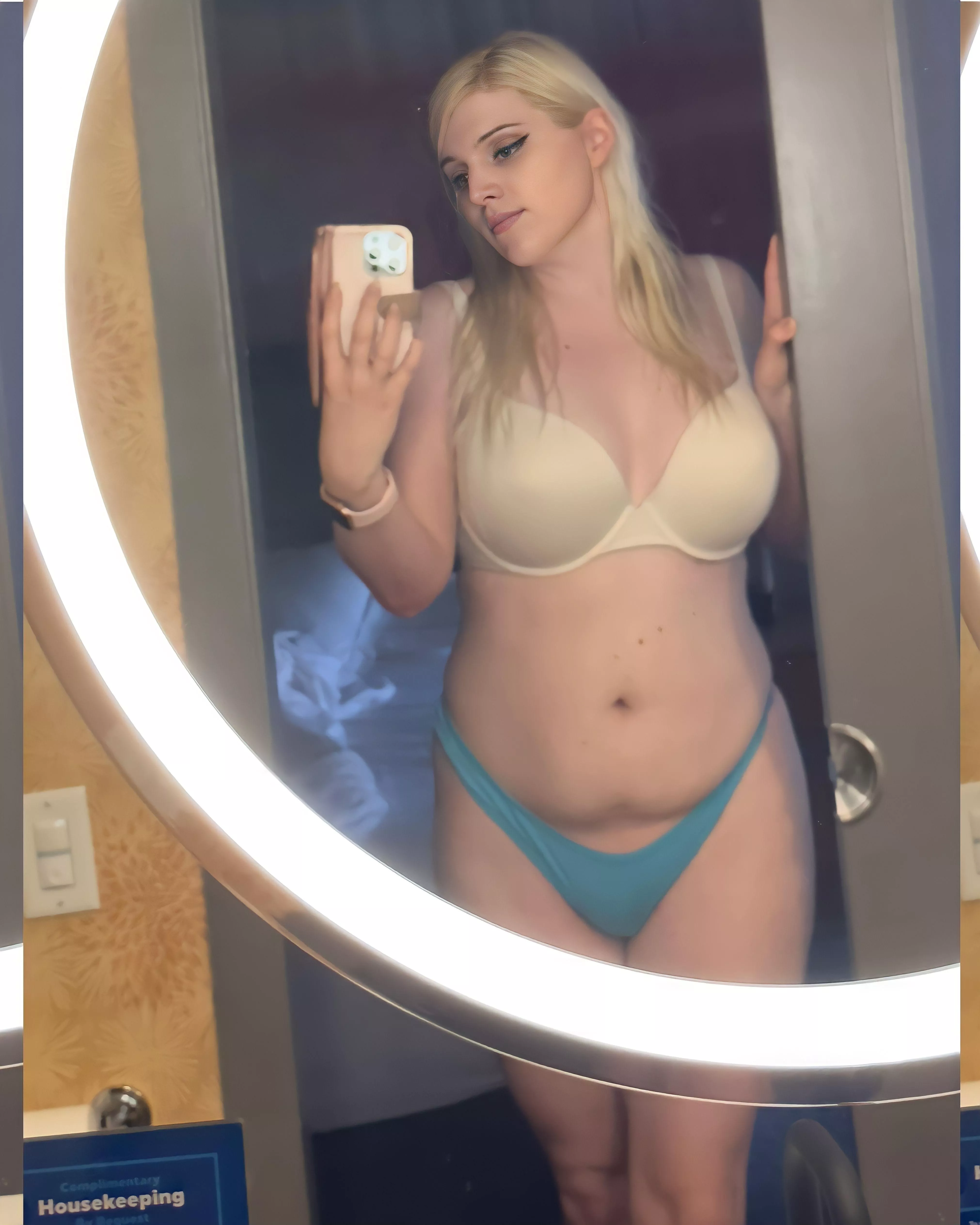 Just a curvy tgirl pic for you today 😋