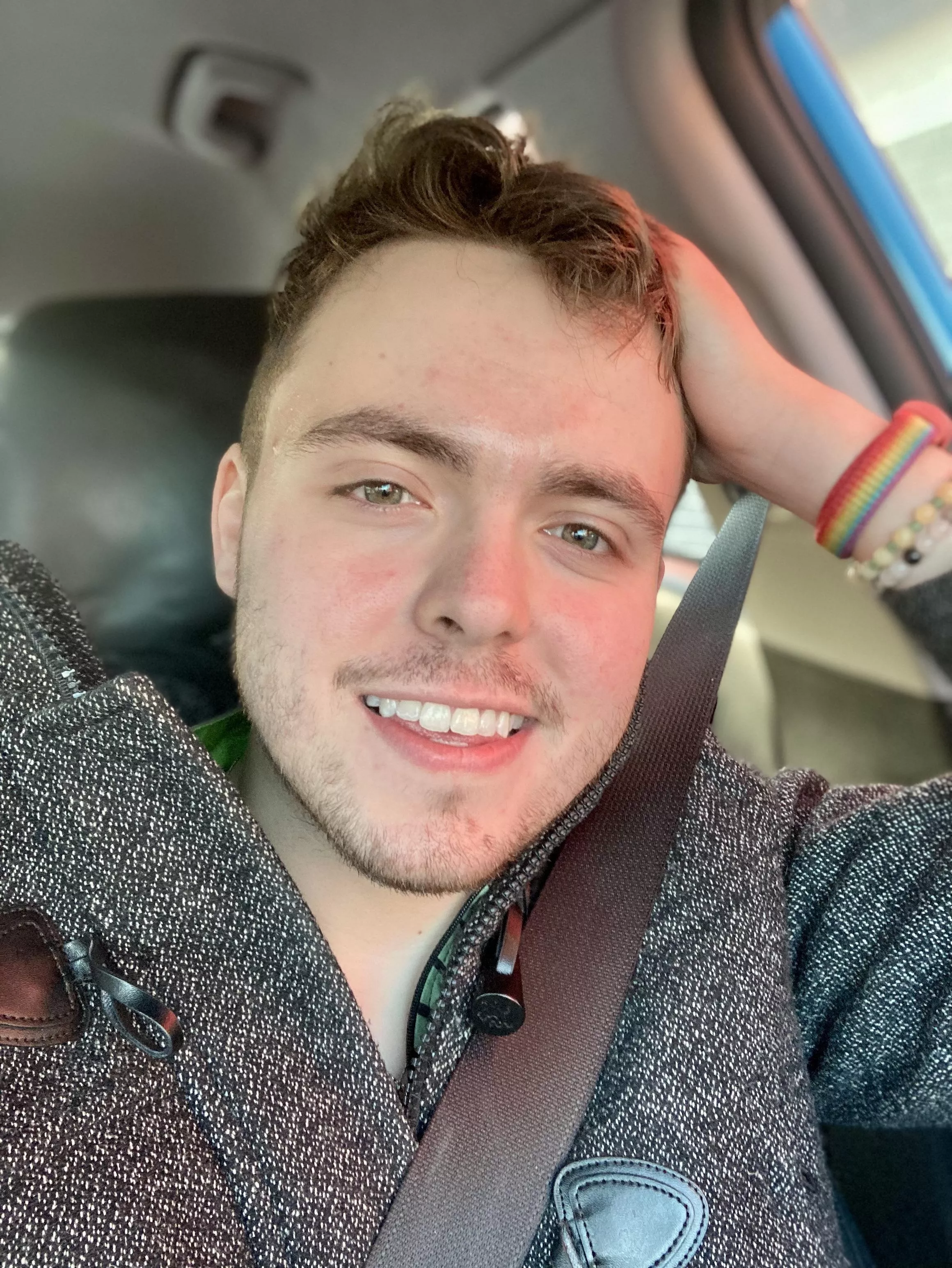 Just another car selfie, happy weekend bros 💖🤗