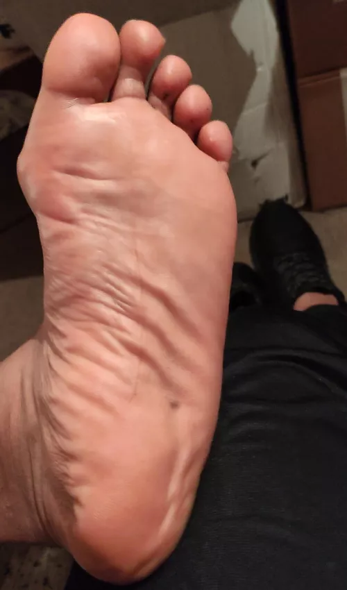 just looking at my sweaty feet makes me want to touch myself..