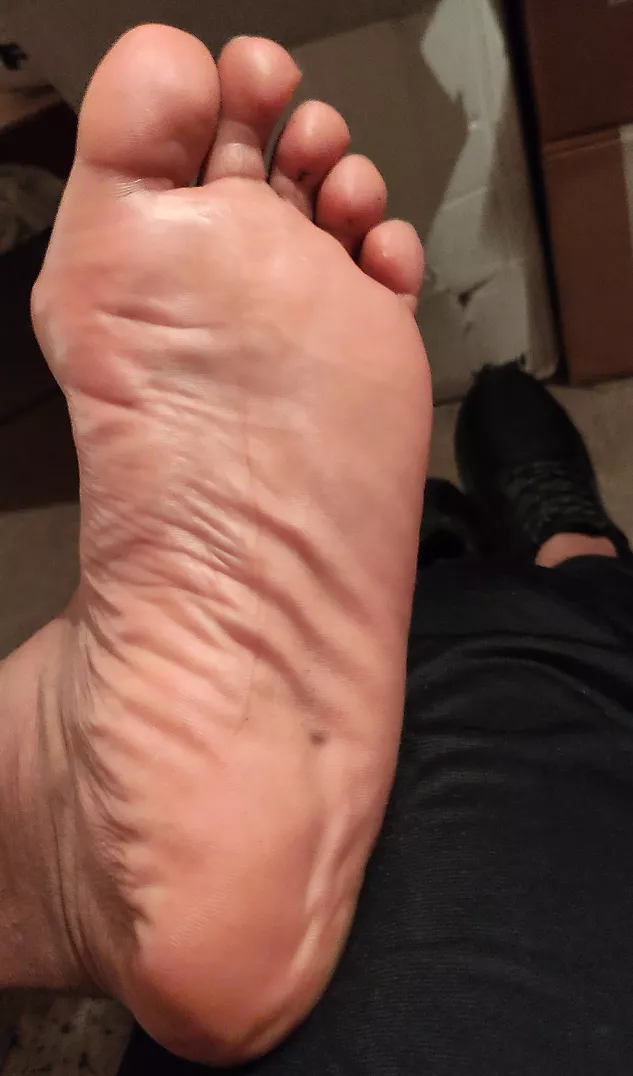 just looking at my sweaty feet makes me want to touch myself..