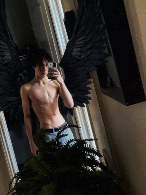 Just turned 18! Dm and follow me ;)