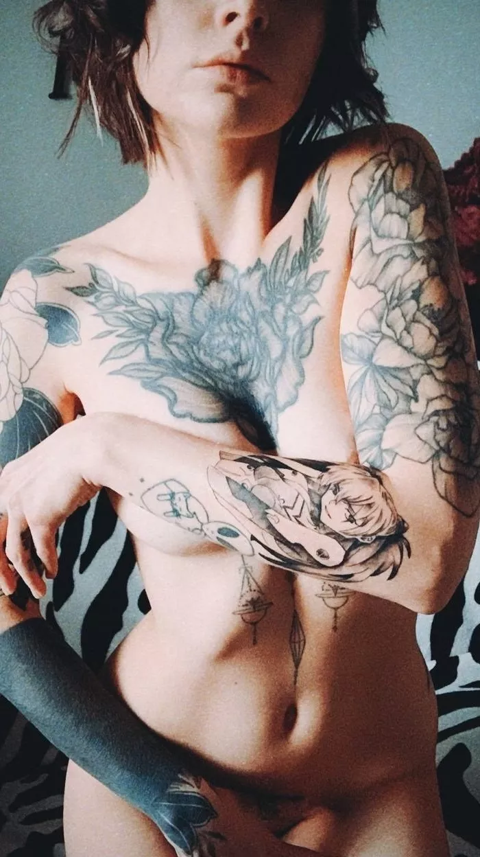 Kiss my tummy while you go lower 😏 [img]