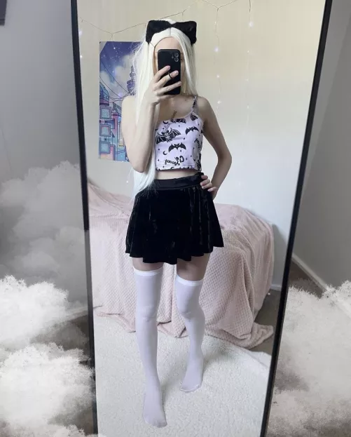 Kitty girl in thigh highs
