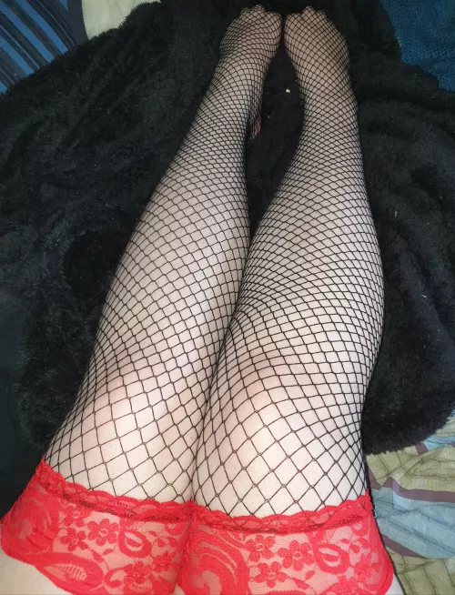 love a good pair of fishnets
