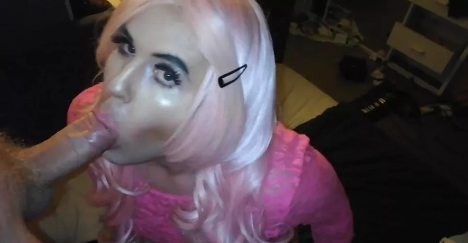 My friend begged me to suck my cock