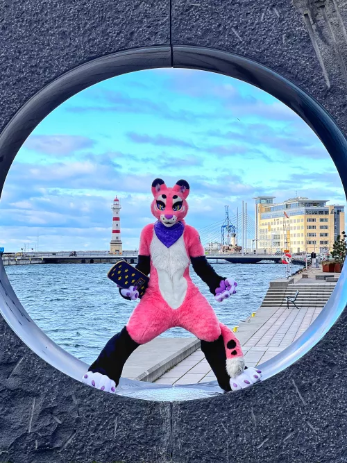My new favorite photo of me, taken at the iconic Outlook/Insight sculpture and skate spot in Malmö! 😼💖