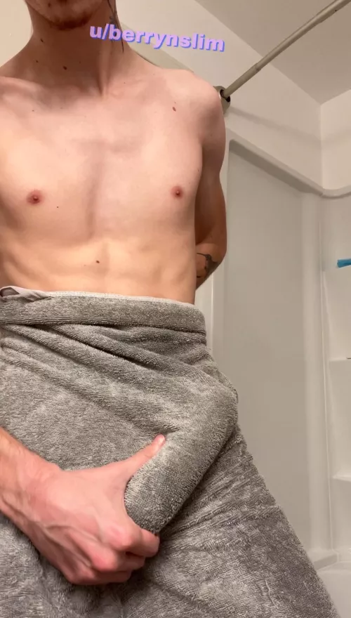 my outline when I get hard wearing my towel [22]