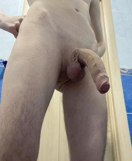 My thick and long cock is definitely the best part of my body and I dont hate it at all :)