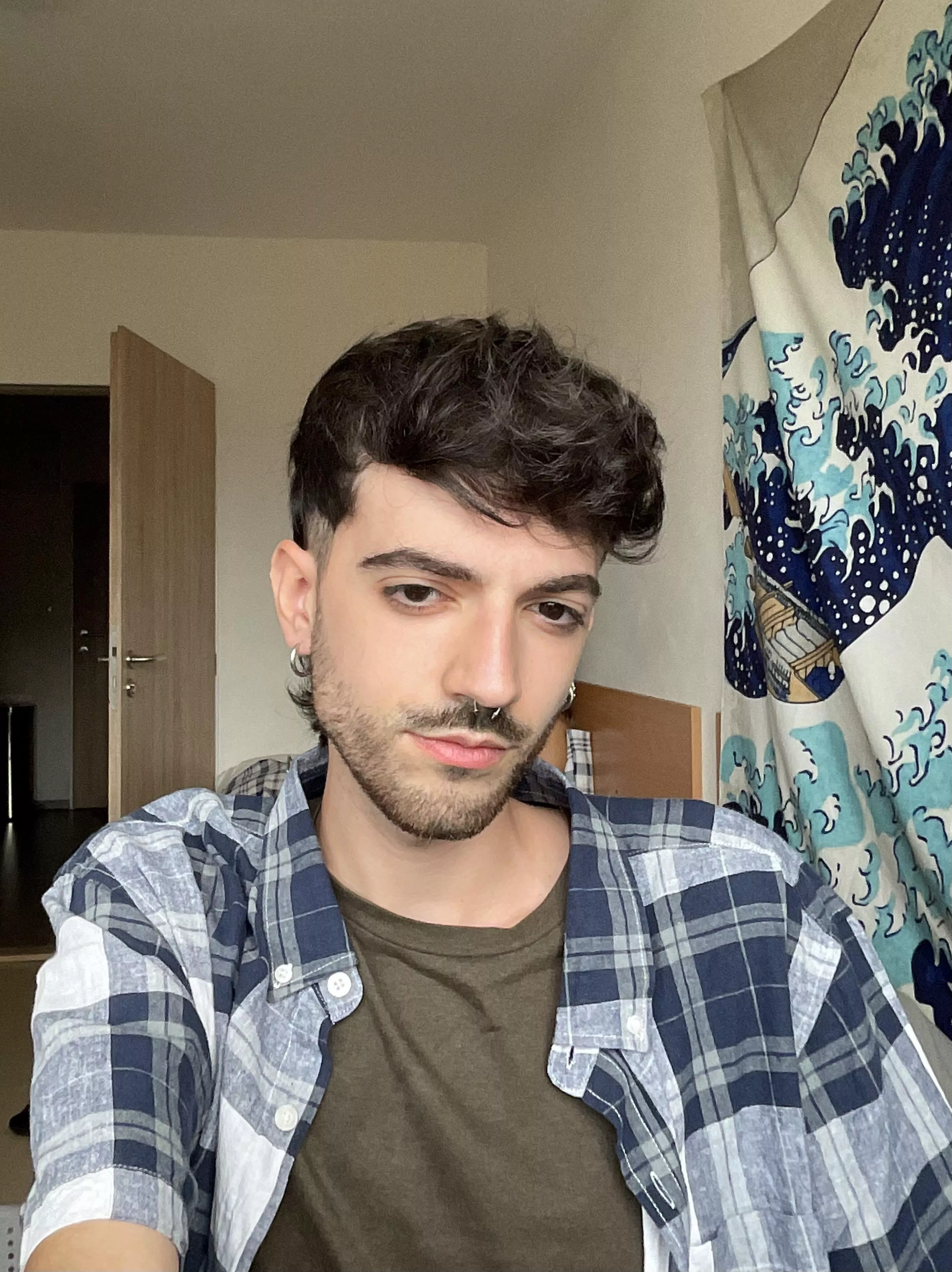 need someone to play with😳