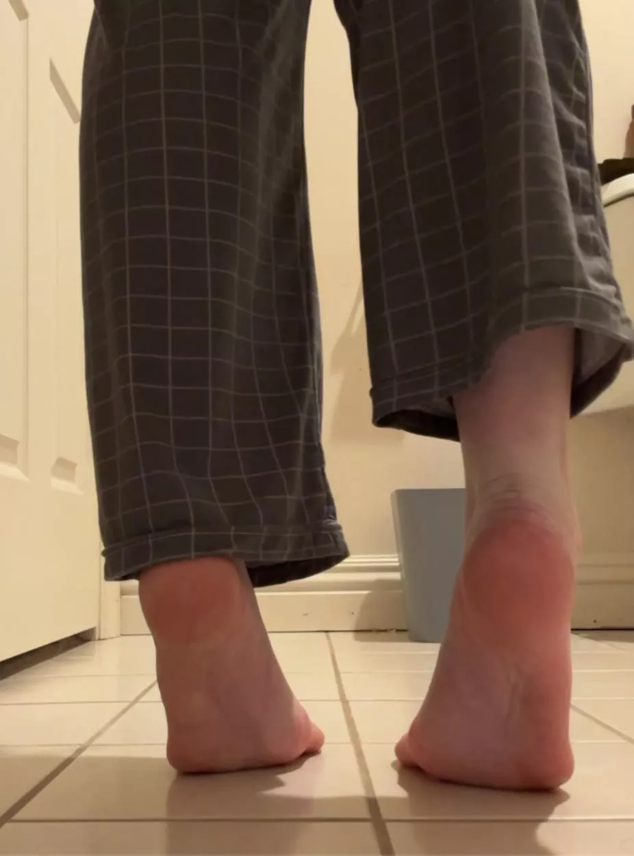 OC - i'm so pale, whenever i lift my soles up they're pink 😅