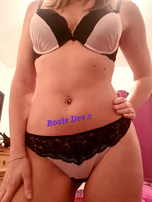 [Selling] [UK] Mature Verified British Seller. Panties, Pics, Vids, Customs, Sexting, GFE, Used condoms, Creampie Panties, Cock rates and much more. dm me here or on kik @avarosepanties