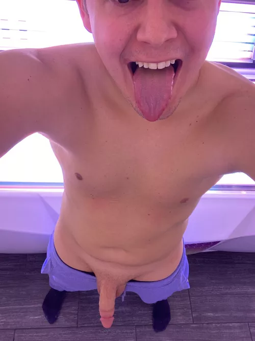 So horny at the gym after midnight… wish I had a play partner to join me!