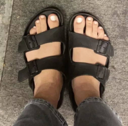 Someone said my feet were ugly because my toenails were too short? Thoughts? 🙃