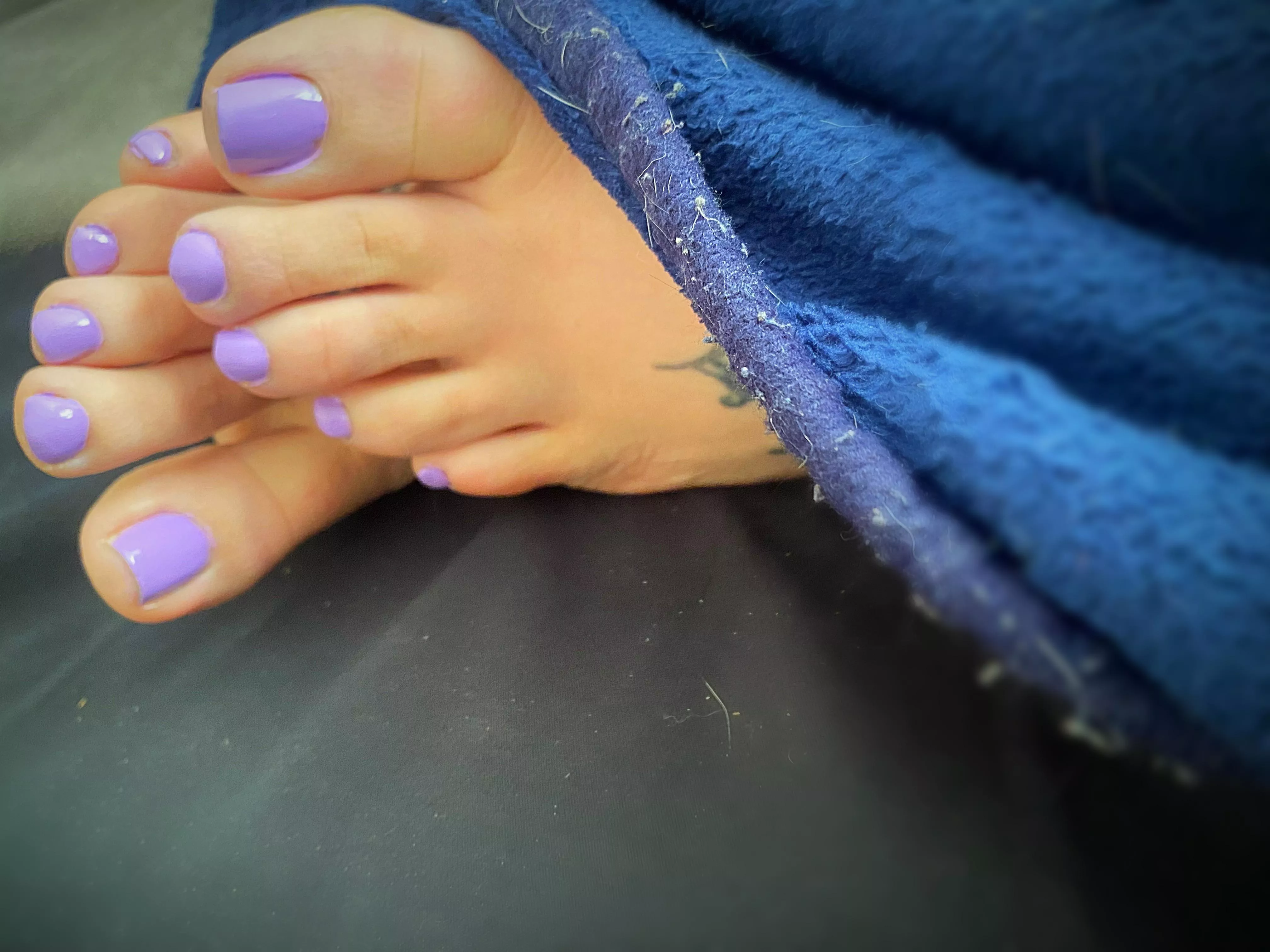 Sundays are for sleeping in come cuddle 🥰