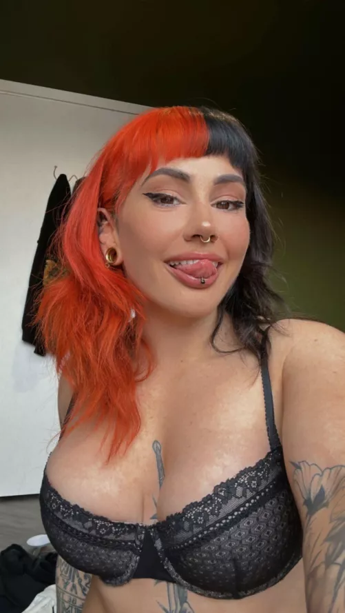 Sundays are for vibing in your underwear 🖤