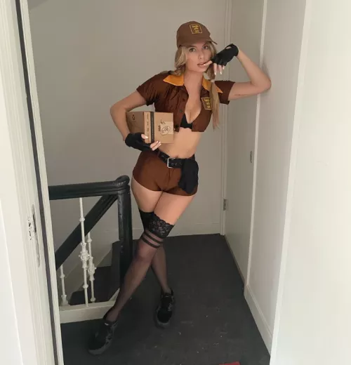 The blondes of Reddit are far superior to the brunettes, don’t you agree?