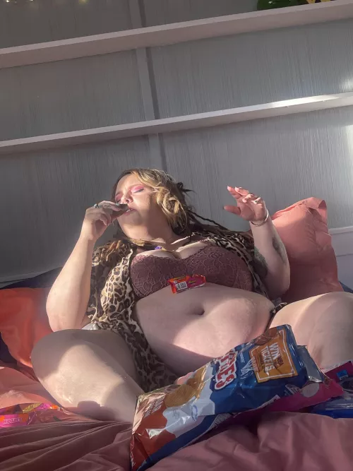 The face of a girl addicted to getting fatter 🤤