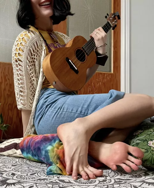 This free spirit is spreading peace, love and her toes