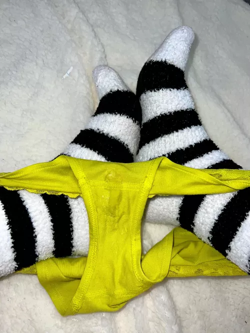 Unexplainably turned on by the feeling of my own juicy pussy leaking & soaking my panties with each drop as the day goes on