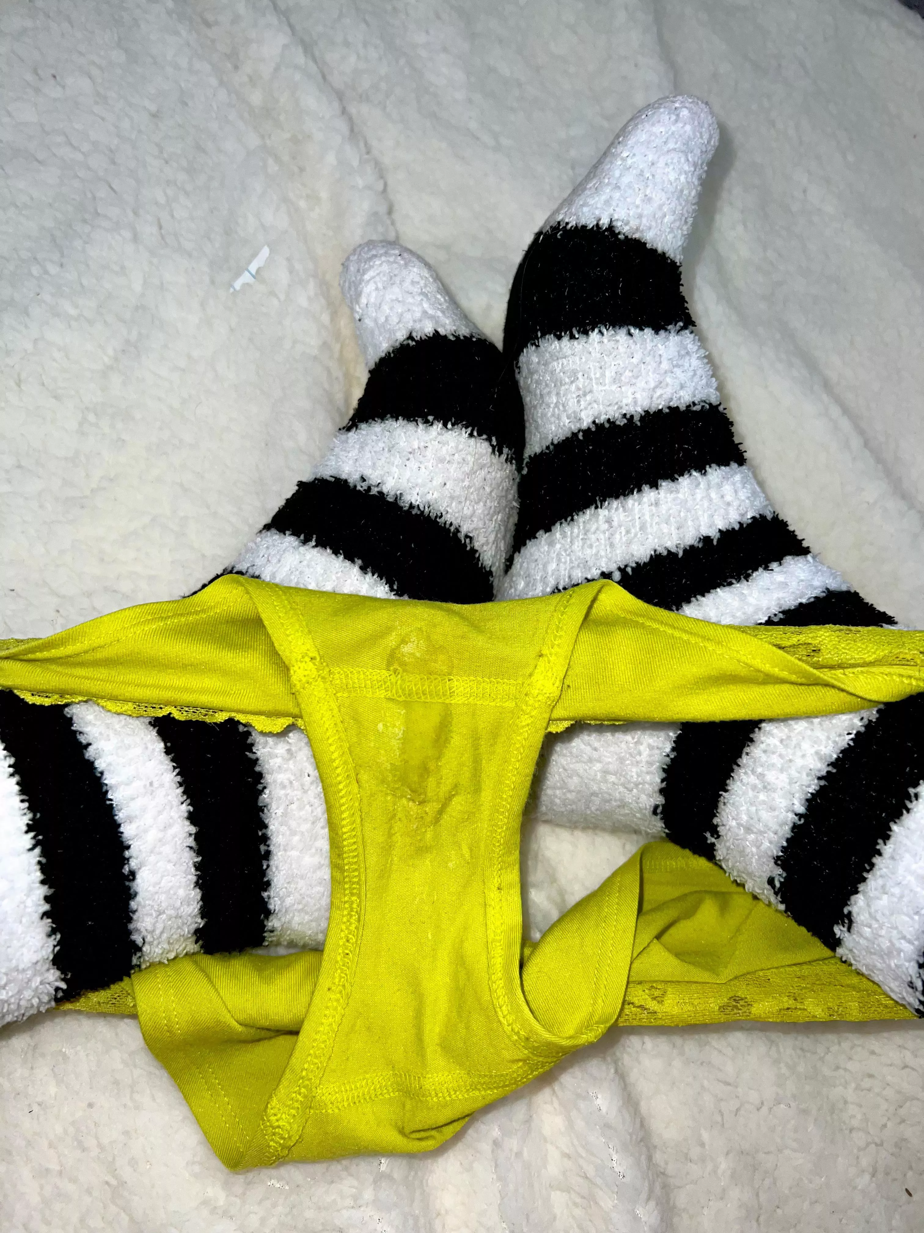 Unexplainably turned on by the feeling of my own juicy pussy leaking & soaking my panties with each drop as the day goes on