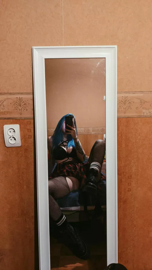 Wanna peak? OFs got more 😈 Link below 👇💙