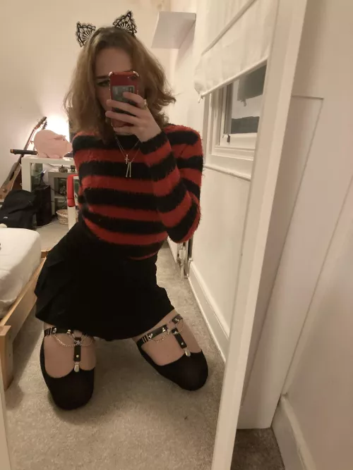 Who likes my outfit? ❤️🖤