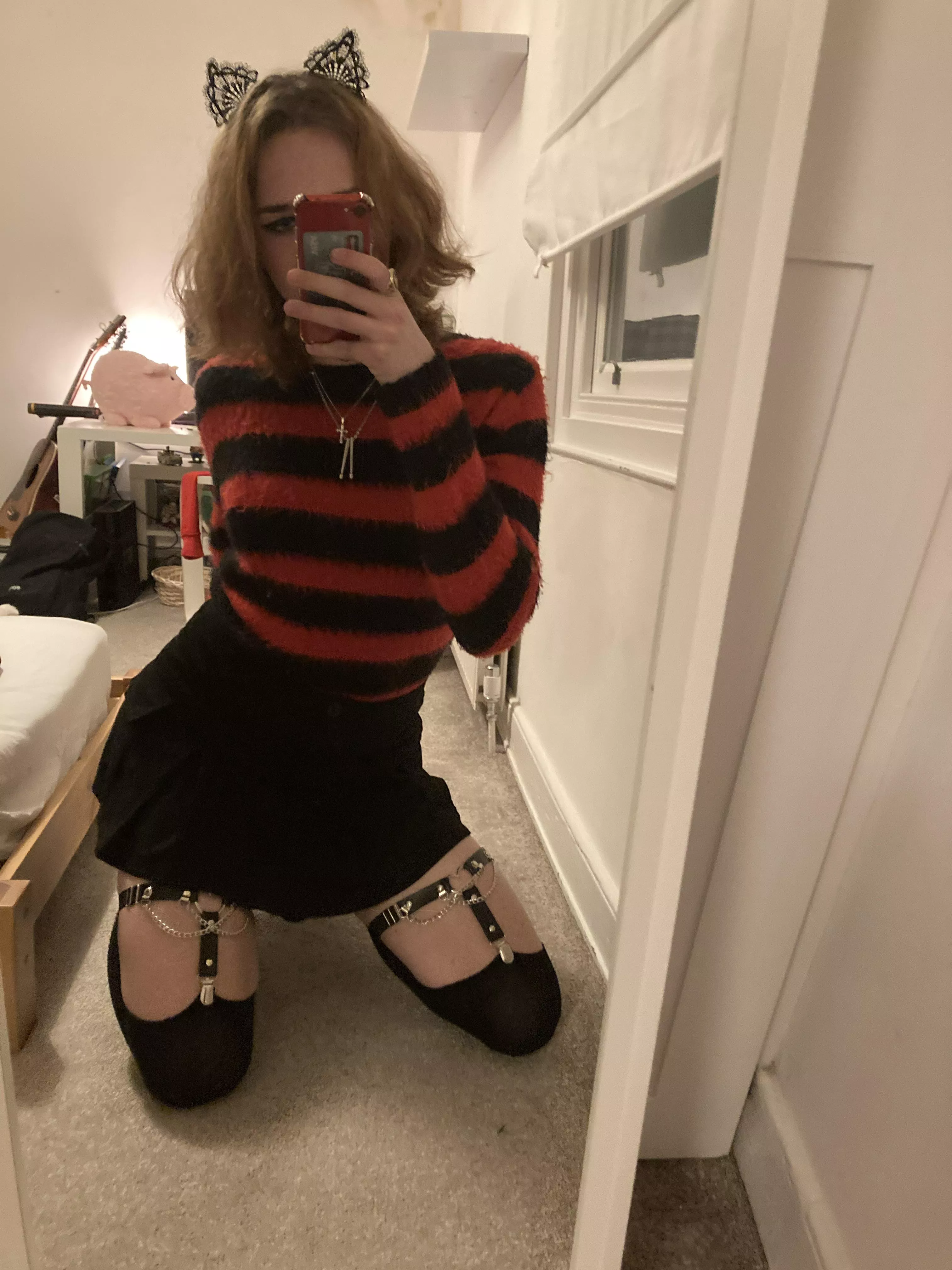 Who likes my outfit? ❤️🖤