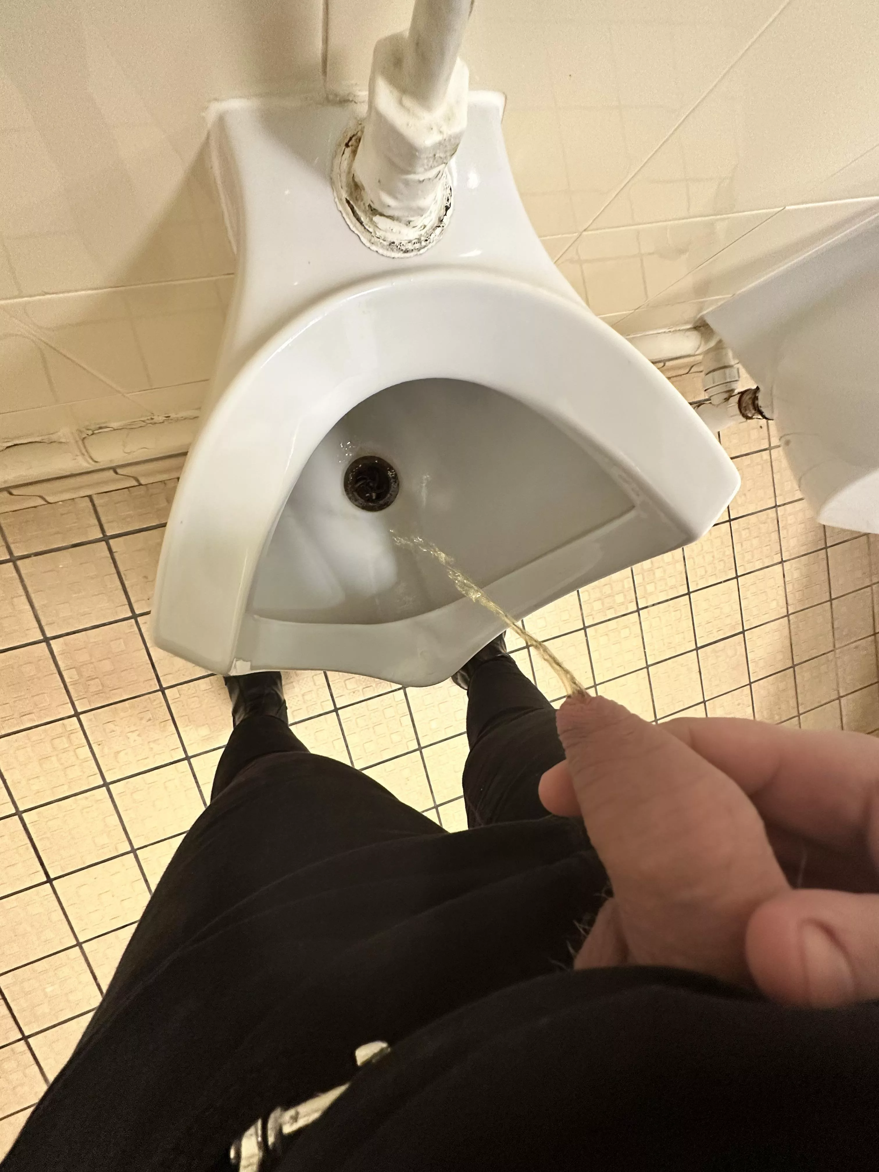 Who’s joining me at the urinal? 💦