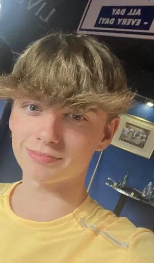 18. Newly turned twink. Could you tell I’m gay?