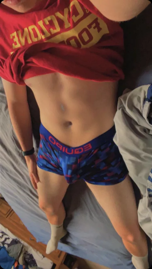 19 vers top college boy looking for fun. Any age. Fit+