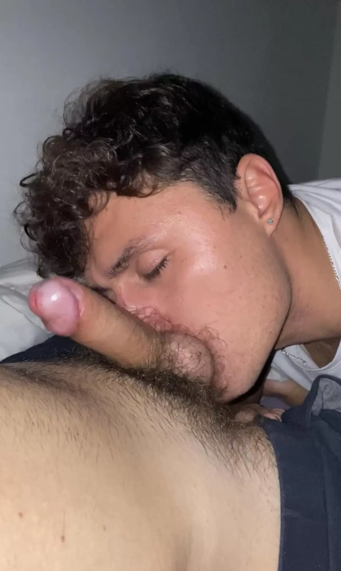 19 Yr Old Teen Boy Loves sucking & licking on balls.