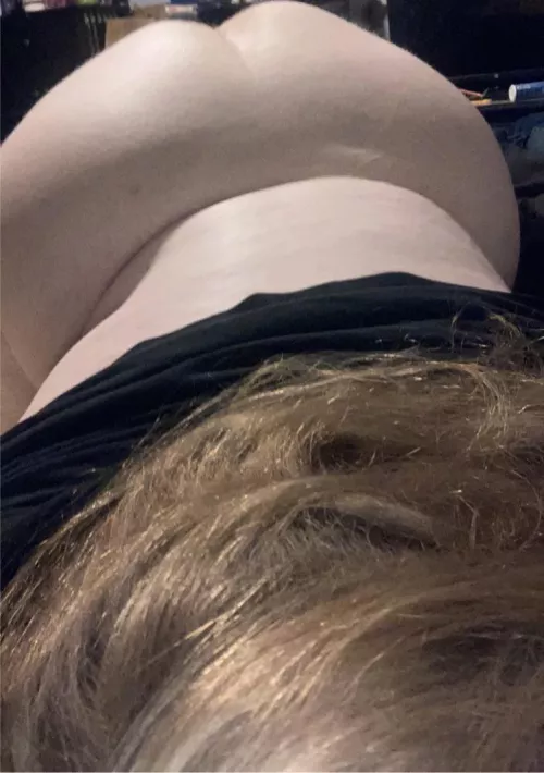 20 bottom with a fat ass hmu to cum